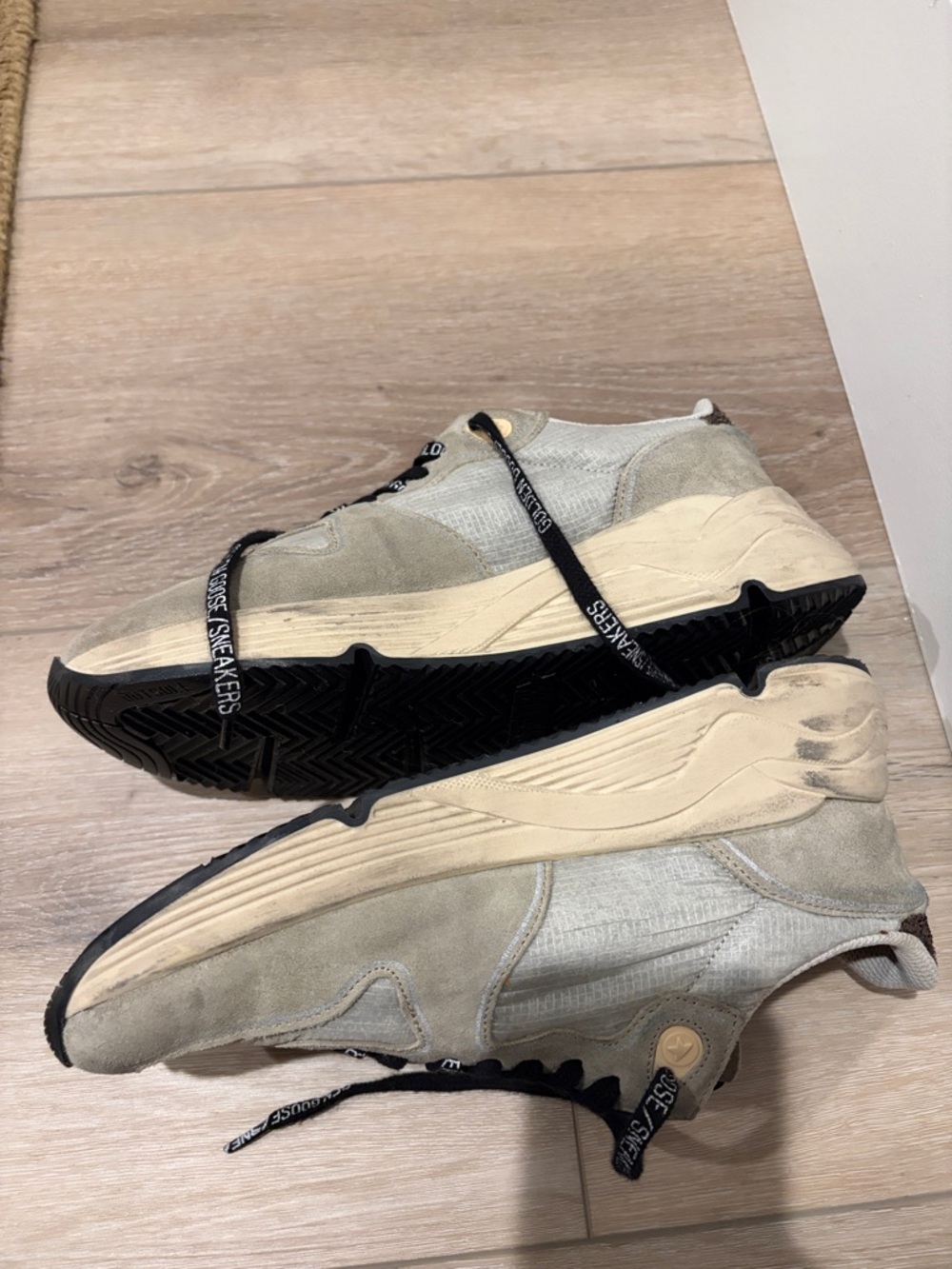 Golden Goose Grey and Black Women’s Sneakers, excellent condition - Picture 8 of 12